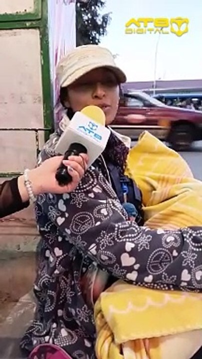 María Rosa, una madre que vende sus dibujos para sostenerse