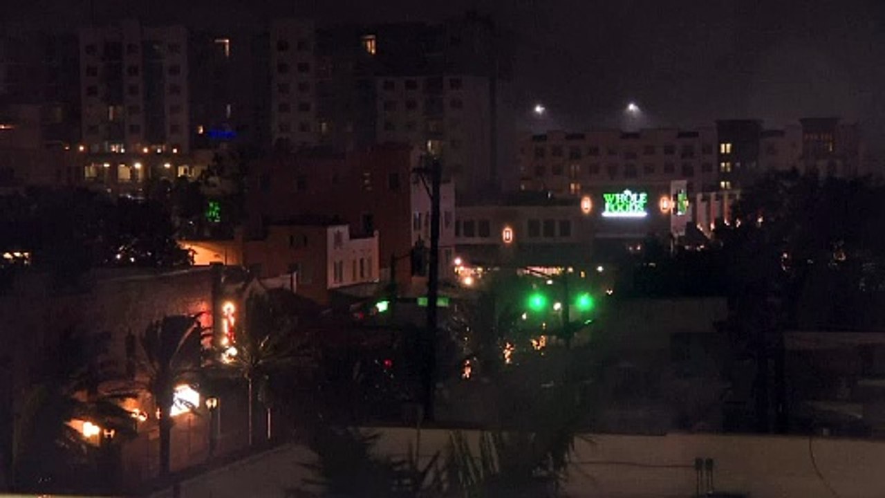 El “extremadamente peligroso” huracán Milton toca tierra en Estados Unidos