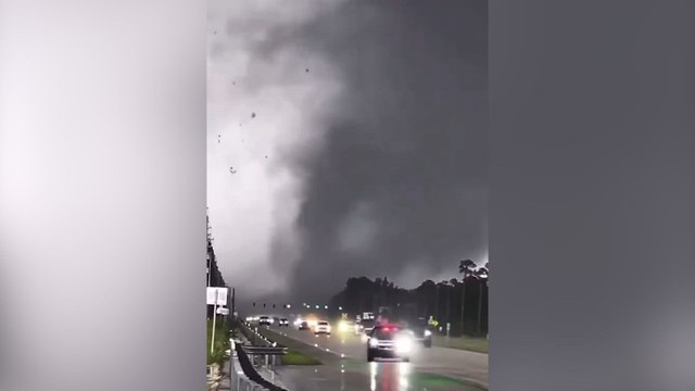 La escena parece sacada de una película de terror: el tornado que azotó Florida antes de llegar Milton