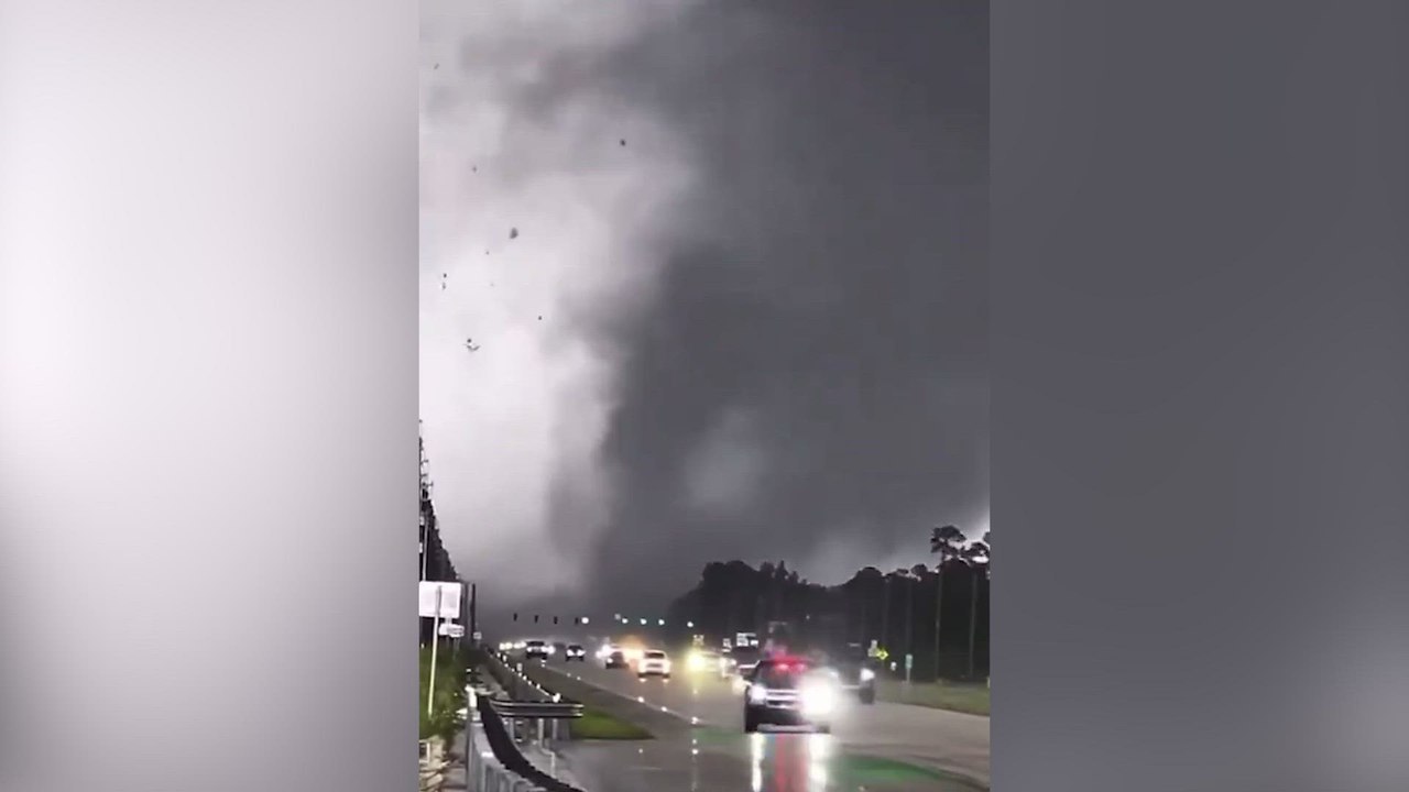 La escena parece sacada de una película de terror: el tornado que azotó Florida antes de llegar Milton
