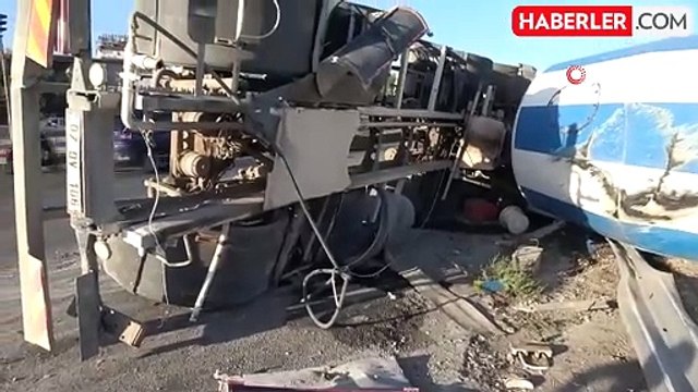 Antalya'da Beton Mikseri Virajda Yan Yattı: 1 Yaralı