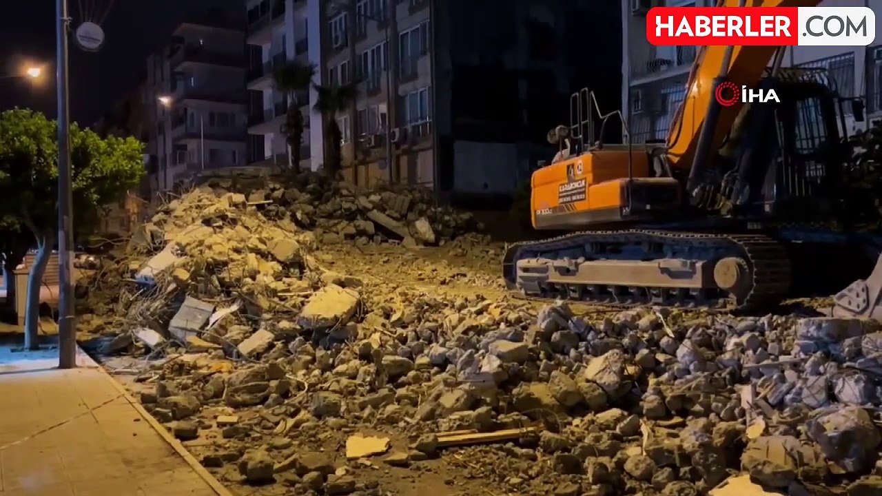 Yıkım Sırasında Yan Bina Hasar Gördü