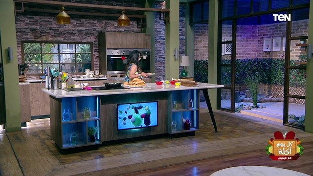 طريقة عمل شاورما المفروم وطريقة عمل بطاطس ودجز بصوص الجبن مع الشيف فيفيان فريد | كل يوم أكلة