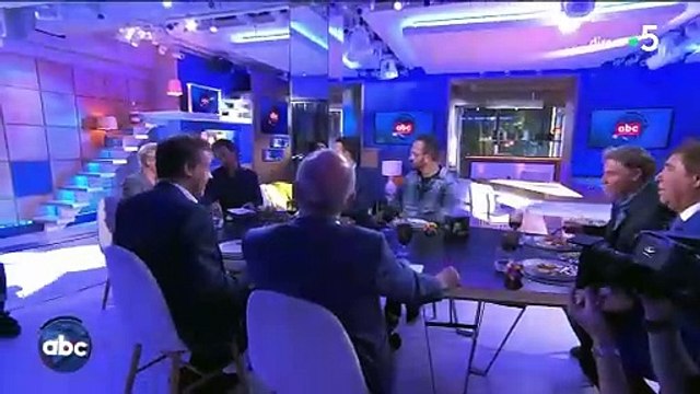 Bertrand Chameroy dans C à vous, la suite ce mercredi 9 octobre 2024.