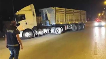 Osmaniye'de durdurulan tırda 9 bin 200 paket kaçak sigara ele geçirildi