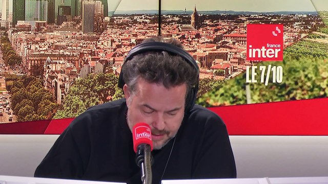 Présentation du budget : panique dans le groupe WhatsApp de Dominique Seux, Copains d'argent - Le Billet de Matthieu Noël