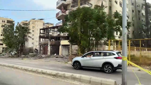 الدمار يخيم على ضاحية بيروت الجنوبية بعد أيام من القصف الإسرائيلي المكثف