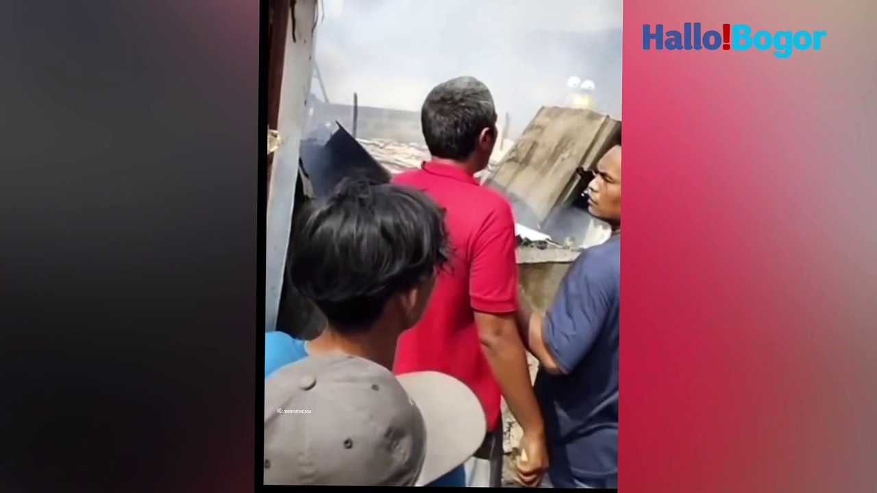 Lapak Terbakar, Pria Ngamuk ke Petugas Damkar Saat Padamkan Api, Aksinya Viral di Medsos!