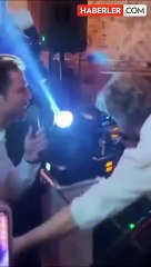 Çiçeği burnunda damatlar Özgür Çevik ve Tolga Sarıtaş'ın şarkı performansı