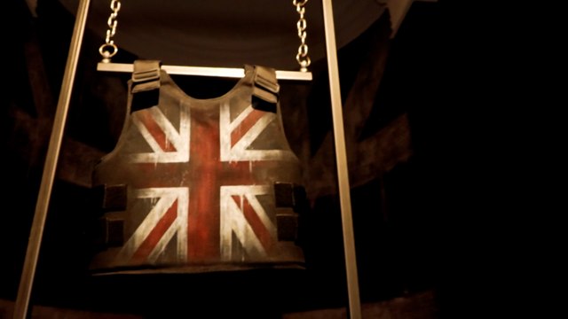 Un icónico chaleco antibalas de Banksy se vende por casi un millón de euros