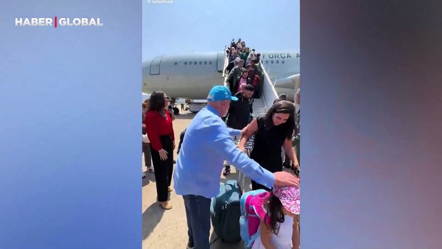 Brezilya devlet başkanı Lula da Silva, Lübnan’dan gelen Müslümanları öperek karşıladı