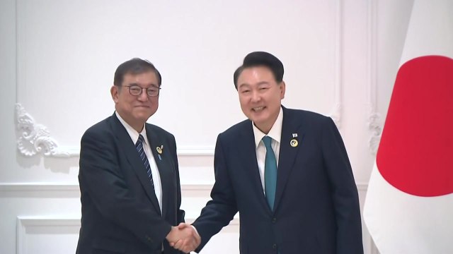 윤 대통령-이시바, 첫 정상회담... 긴밀히 협력하자 / YTN