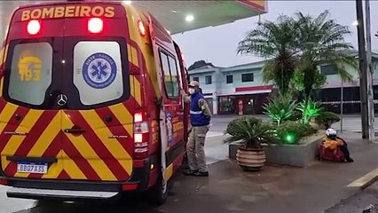 Jovem entregador sofre queda de motocicleta no Jardim Clarito