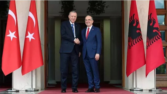 Cumhurbaşkanı Erdoğan, Arnavutluk Cumhurbaşkanı Begay tarafından resmi törenle karşılandı