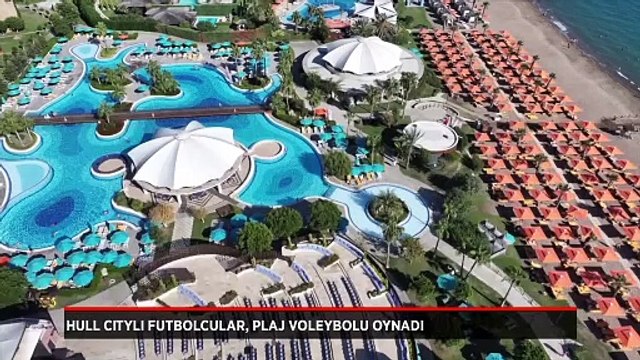 Antalya'da kamp yapan Hull City'de futbolcular, plaj voleybolu oynadı