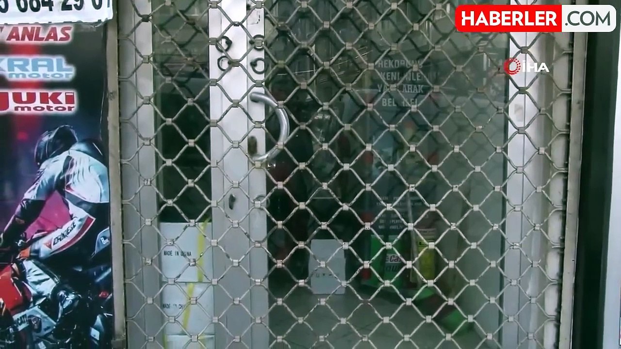 Kucağındaki Bebekle Hırsızlık Yapan Kadın Kamerada
