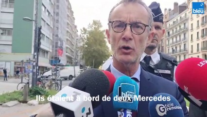 "Les agents qui étaient dans le fourgon ont été particulièrement courageux", précise le procureur de Grenoble