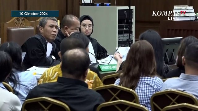 Jaksa Perlihatkan Tas Mewah Sandra Dewi yang Disita ke Majelis Hakim di Sidang Harvey Moeis