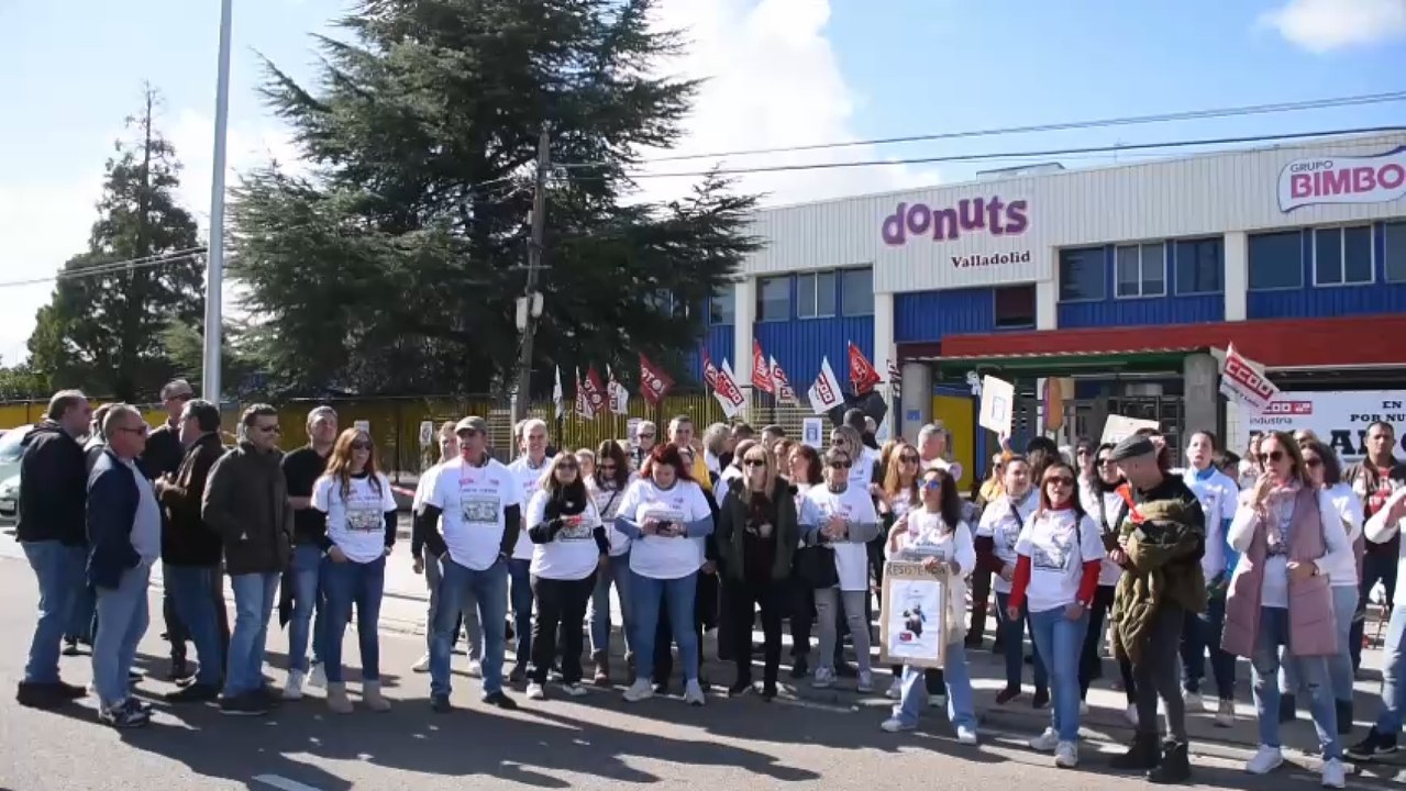 Los trabajadores de BImbo se manifiestan frente a la planta