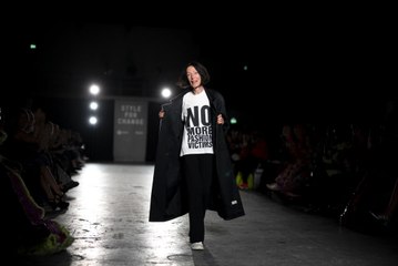 Il lato etico della London Fashion Week con la sfilata charity Oxfam