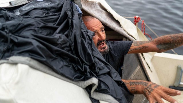 « C'est l'endroit le plus sûr au monde » : cet homme surnommé Lieutenant Dan ne veut pas quitter son bateau en plein ouragan Milton