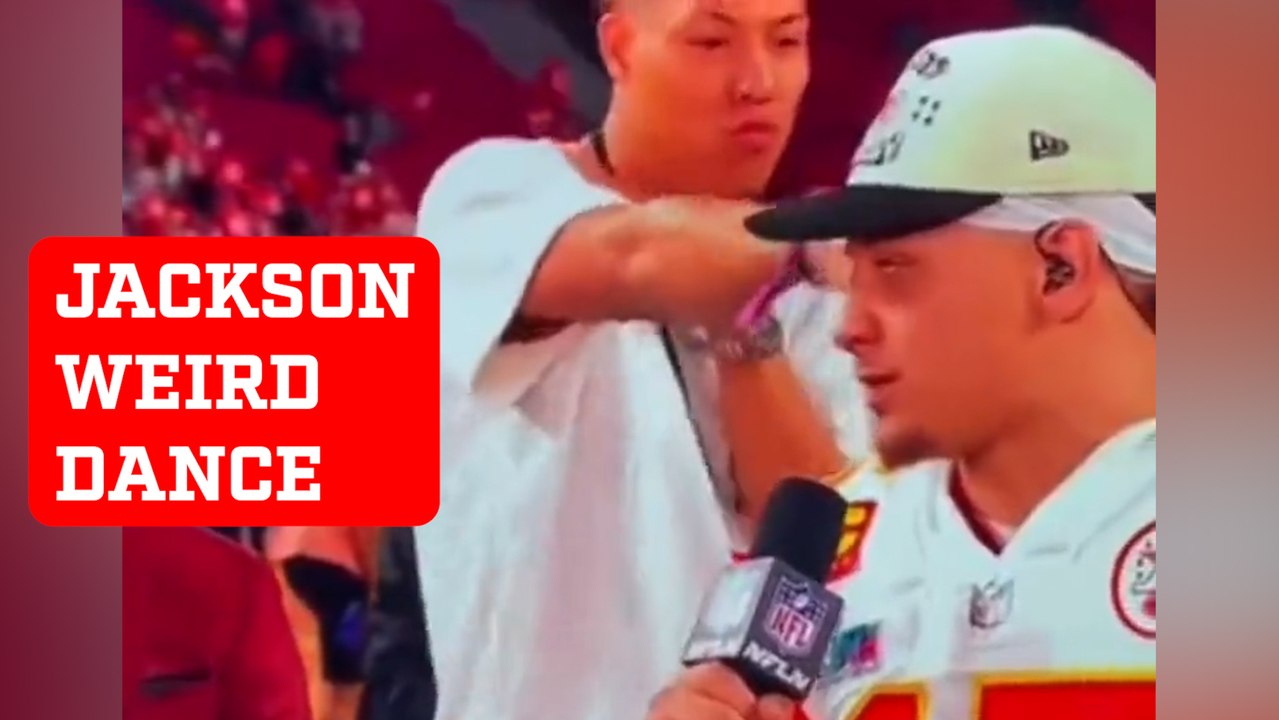 Jackson Mahomes does a weird dance in the middle of Patrick Mahomes' interview.