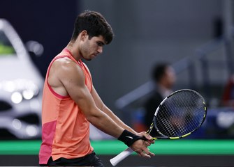 ألكاراز يغادر وسينر إلى نصف النهائي