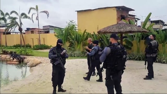 Polícia encontra mansão com lago artificial e academia de luxo no Complexo de Israel