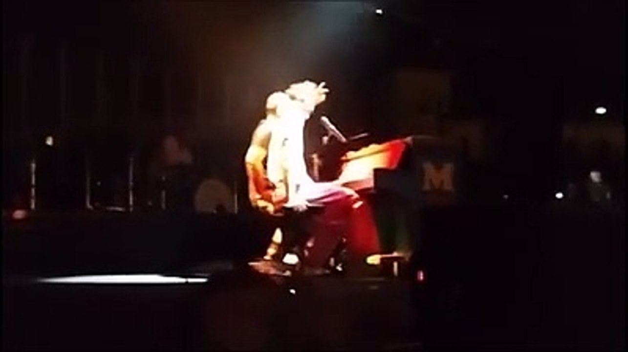 E Mika va a lezione di dialetto abruzzese