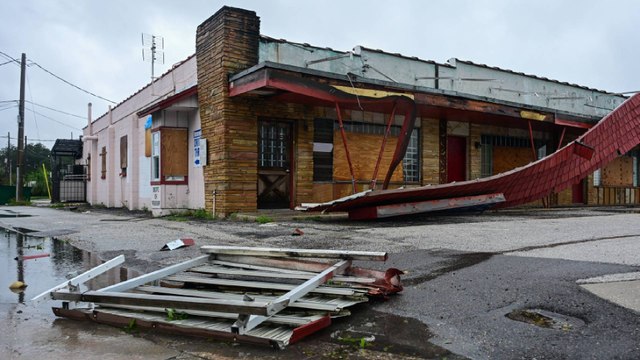 Tornados e incendios tras el paso del huracán Milton en Florida, Estados Unidos