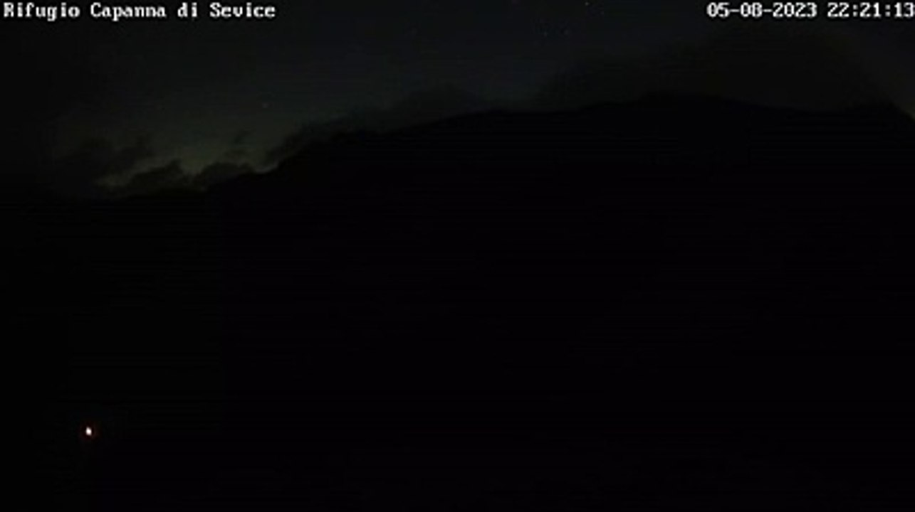 Lo squarcio nel cielo ieri notte, ecco che cosa ha registrato la web cam sul monte Velino