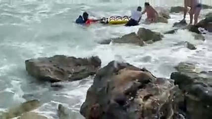 Minuti di ansia al Borsacchio, il doppio salvataggio della guardia costiera