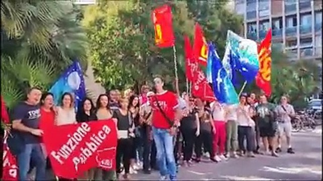 Al grido di lavoro, lavoro la protesta dei precari della Asl teatina