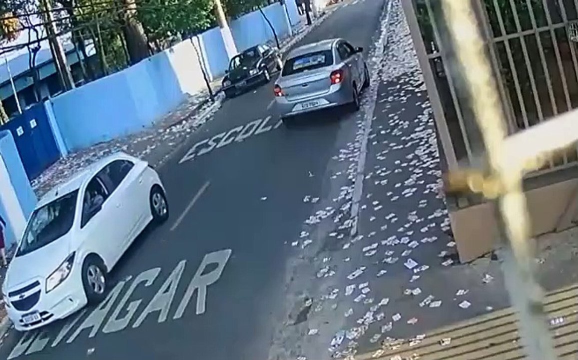 Idosa cai e quebra o fêmur ao escorregar em "santinhos" em São Paulo