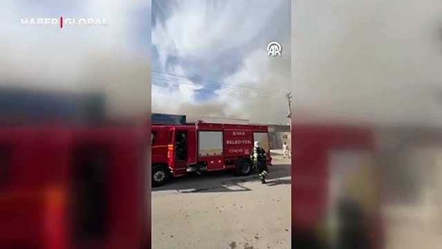 Sanayi sitesinde yangın: 3 dükkan zarar gördü