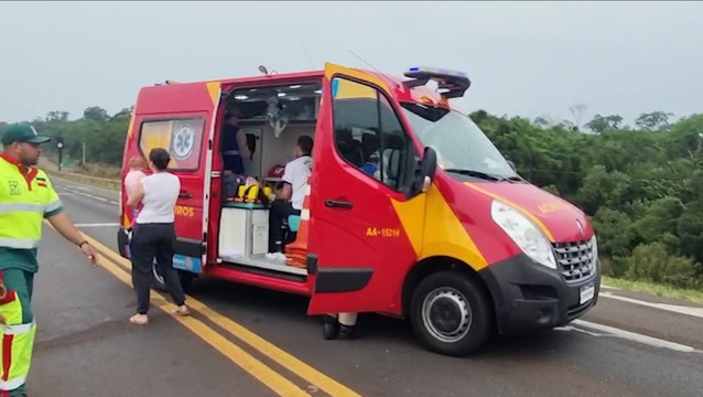 Bombeiros de Cascavel são acionados para atender grave acidente na BR-277, em Céu Azul