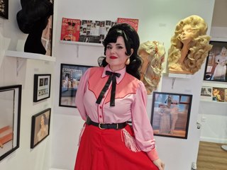 Sarah Wood Necia Hairstyling