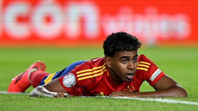 Golazo de Lamine Yamal en el entrenamiento