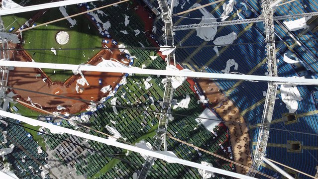 Huracán Milton provoca impresionantes daños en el mítico Tropicana Field de Tampa Bay, Florida
