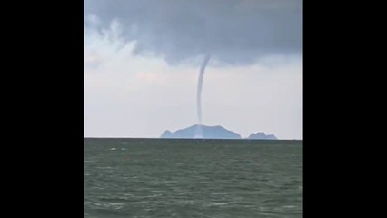 충남 보령 녹도 인근 해상서 '용오름' 목격 / YTN
