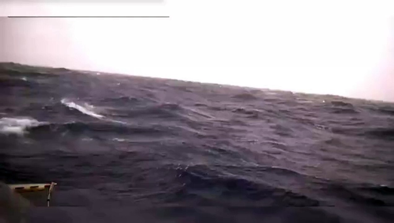 Onda gigantesca dentro do Furacão Milton antes de atingir a Flórida