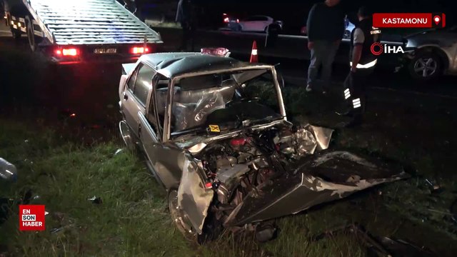 Kastamonu'da hafif ticari araçla çarpışan Tofaş otomobil hurdaya döndü
