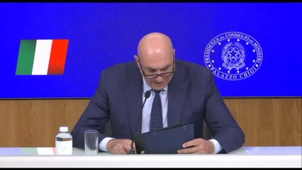 Crosetto: atti ostili potrebbero costituire crimini di guerra