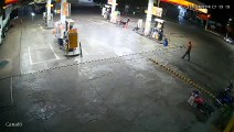 Carro invade e destrói bomba de posto de combustível em Várzea Grande (MT)