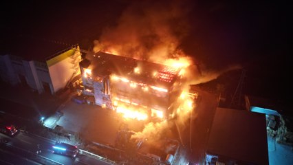 Tekirdağ'da kozmetik fabrikasında çıkan yangına müdahale edildi