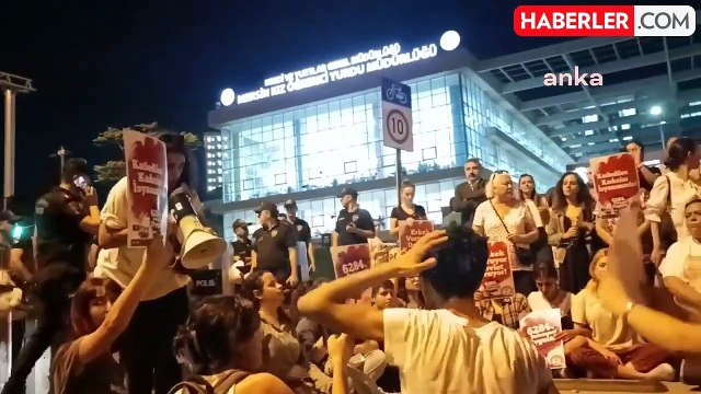 Mersin Kadın Platformu'ndan KYK Yurduna Taciz İddialarına Protesto