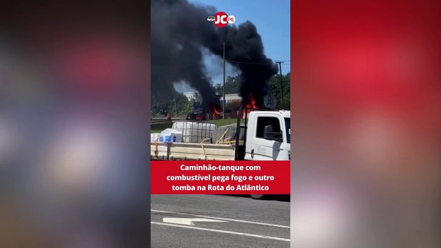 Caminhão-tanque com combustível pega fogo e outro tomba na Rota do Atlântico