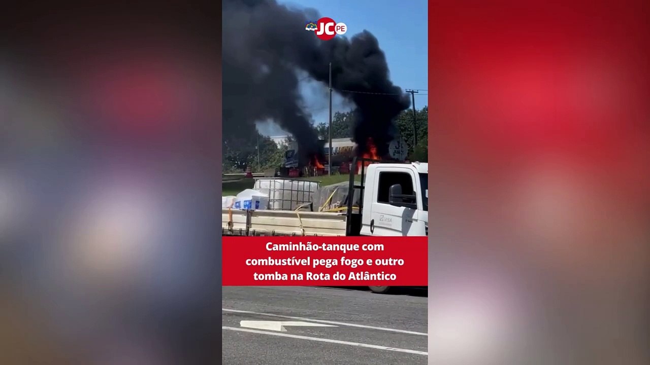Caminhão-tanque com combustível pega fogo e out...