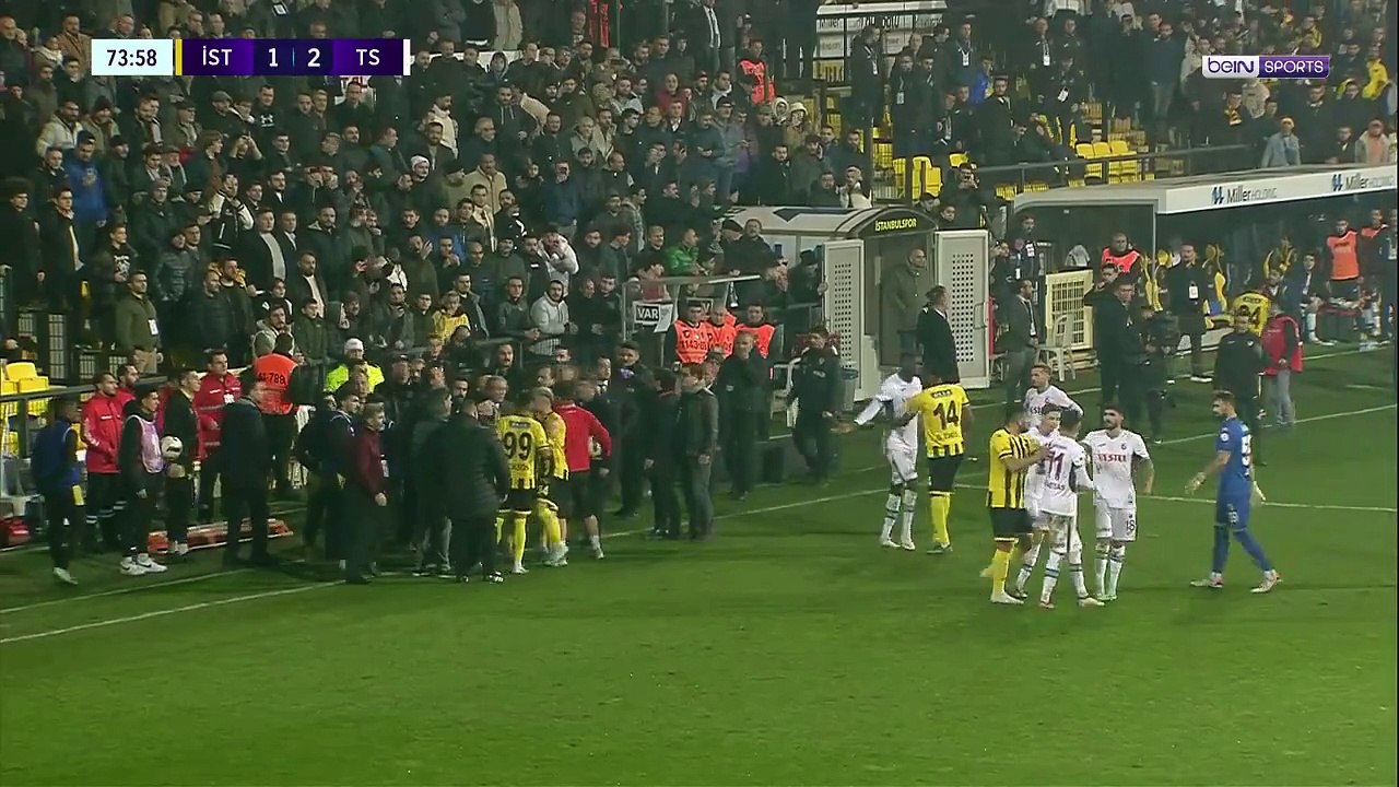 Türkiye Kupası'nda şaşırtan olay! Hakeme kızıp sahadan çekildiler