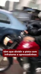 Ciclistas têm corrido perigo na ciclovia da rua Uruguai, no centro de Itajaí